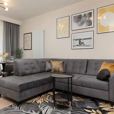 Stunning Family Ursynow With Parking & Balcony By Renters Apartament *