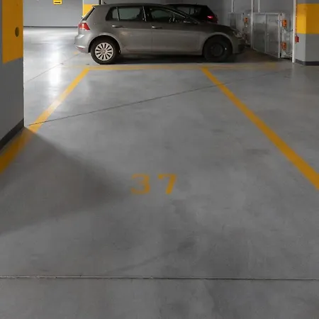 Stunning Family Ursynow With Parking & Balcony By Renters Apartmán *